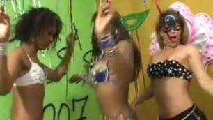 Brazilian shemale - samba party!!-